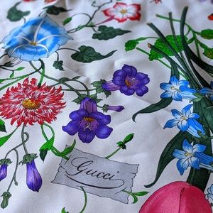 Vintage Gucci Flora Scarf